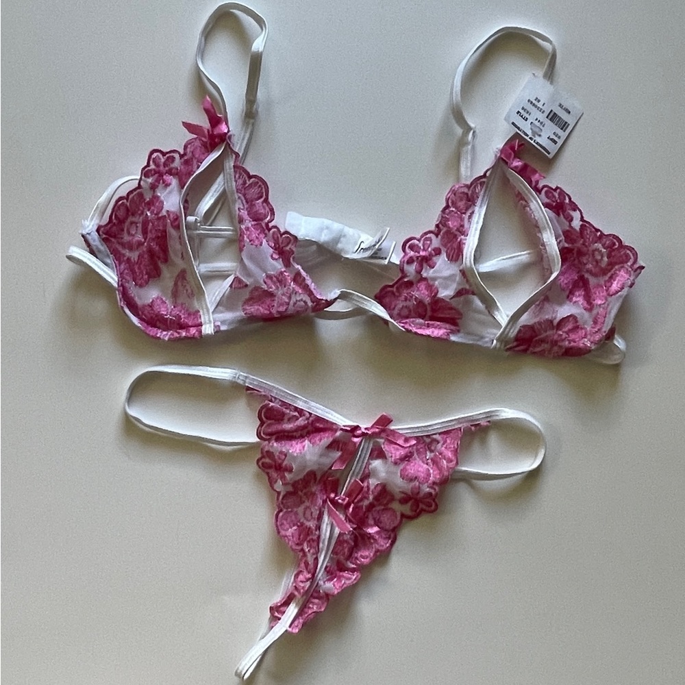 NWT Frederick’s of Hollywood bra and and panty set